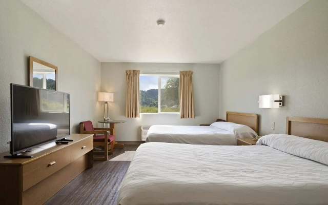 Garibaldi Inn at the Bay