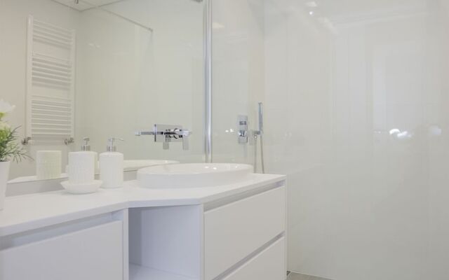 Liiiving - Luxury River View Apartment V