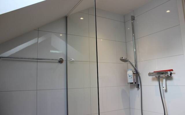 Completely Renovated Apartment Near the Train Station and the Center