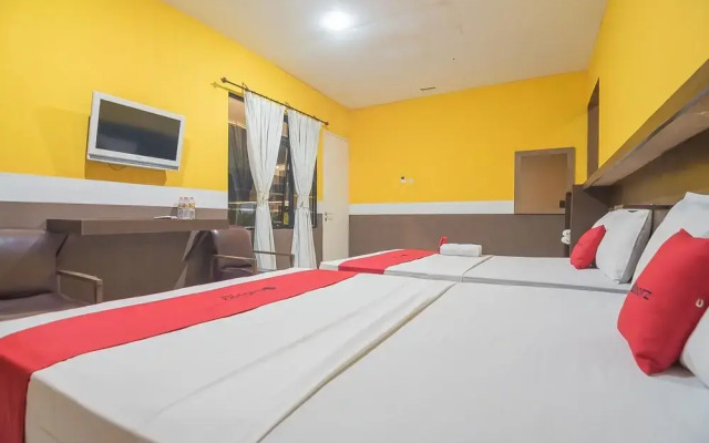 RedDoorz near Alun Alun Subang