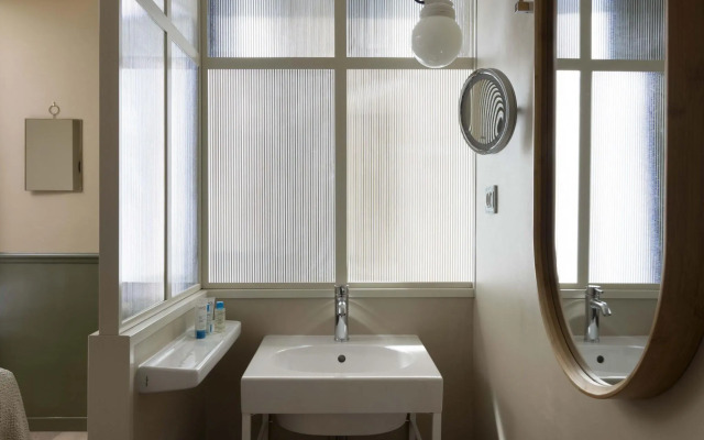 Le Petit Beaumarchais Hotel & Spa