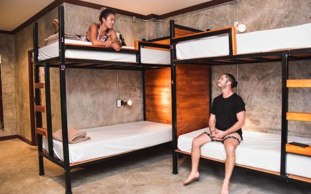 Mad Monkey Koh Phangan Hostel - Adults Only