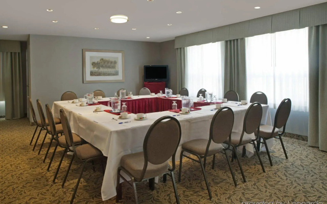 Travelodge by Wyndham Oshawa Whitby