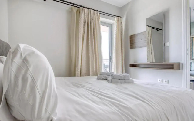 Sunny & cosy 2nd floor apt with a balcony