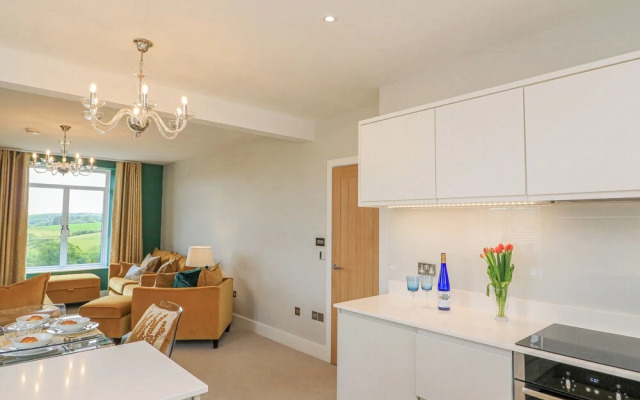 4 The Manor House Hillfield Village