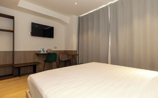 Lh HOTELS