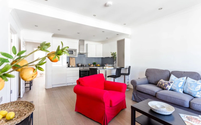 Gloucester Terrace by Lime Street