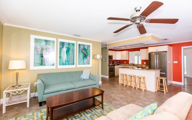 Salty Dog - Dog Friendly Home On Sanibel! 3 Bedroom Home