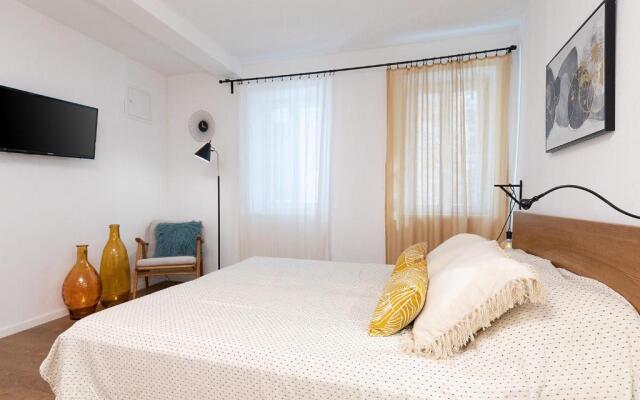 Stylish Studio Apartment by Irundo