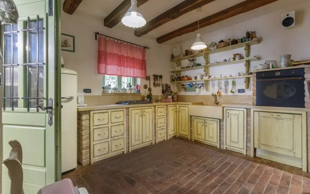 Amazing Pool & Whirlpool Villa Mirna