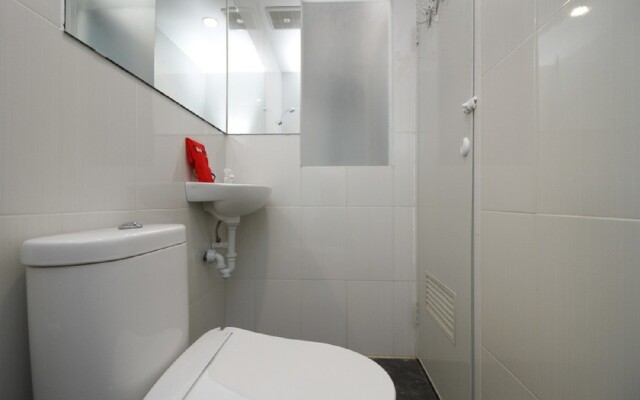 RedDoorz Plus near Plaza Indonesia