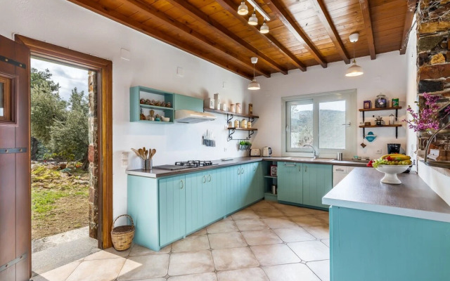 Charming 1-bed House in Stafylos