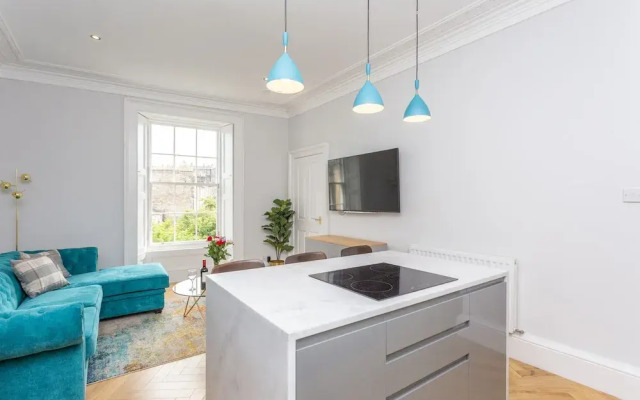 Silver Lining - Luxury New Town Apartment