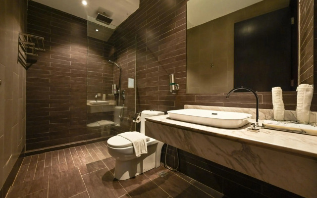 1825 Gallery Hotel