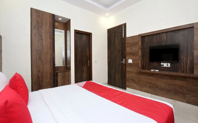 OYO 13373 Hotel Royal star