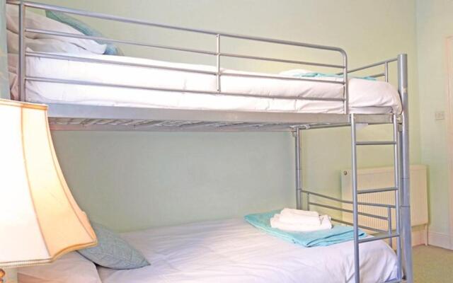 Bury Villa - 7 bedrooms sleeping 18 guests