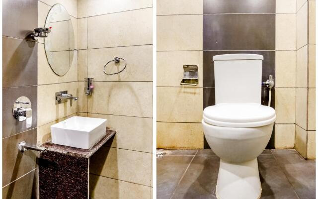 Capital O 71580 Hotel Komal Palace