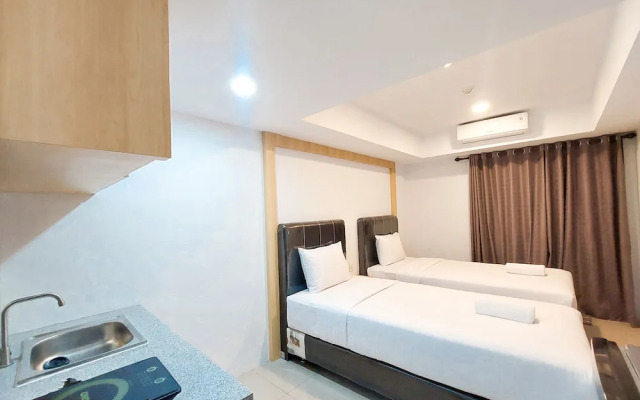 Homey And Comfortable Studio At De Prima Apartment