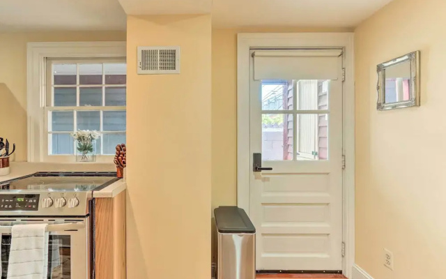 Townhome in Leesburg Historic District!