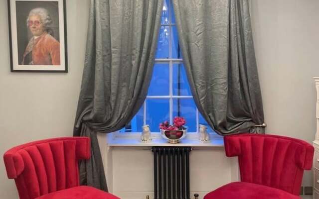 Remarkable 5-bed House in Ross-on-wye