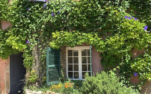 Beautiful Rustic Farmhouse Apartment With Pool