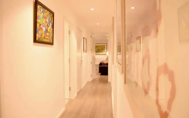 Modern 3 Bedroom Top Floor Apartment