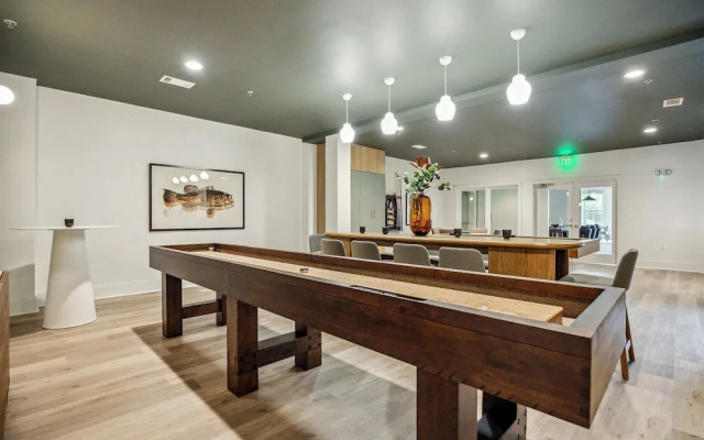 Landing Weston Lakeside Apartments