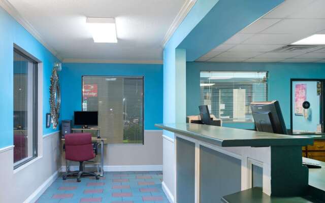 Super 8 by Wyndham Brunswick South/I-95