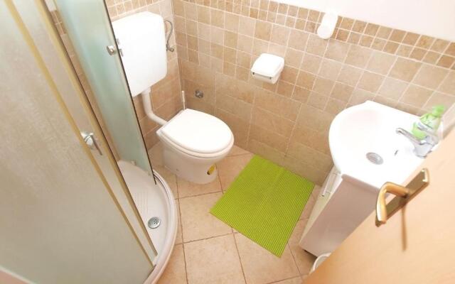 Apartment with 4 Bedrooms 446