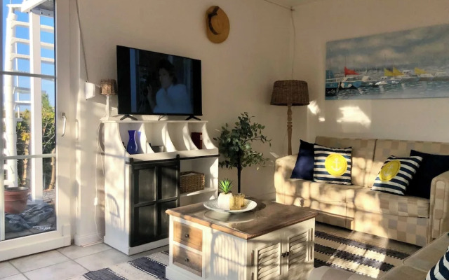 Serene Waterview Retreat 2 Bedrooms in Mönkebude, Germany