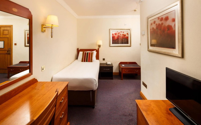 Mercure York Fairfield Manor Hotel
