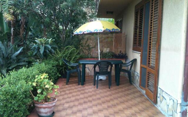 Stanza in Villa con giardino vista mare