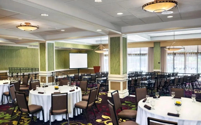 DoubleTree by Hilton Sonoma - Wine Country