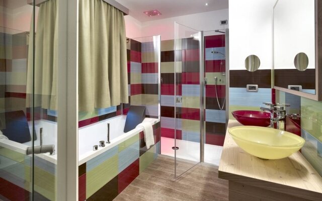 Residence Color Home