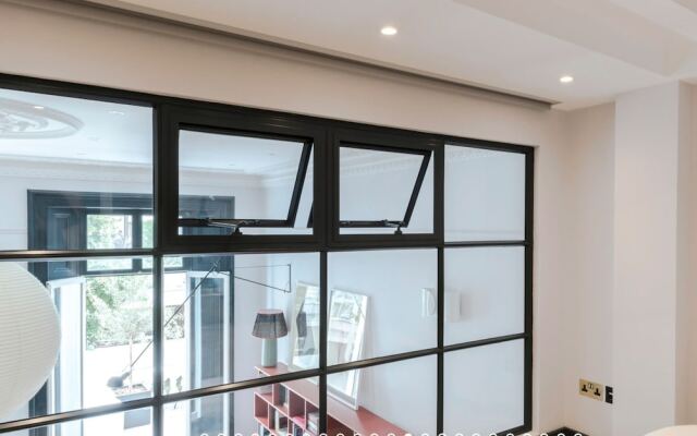 The Bengal Tiger: 2 bd apt rich with character