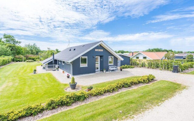 6 Person Holiday Home in Hemmet