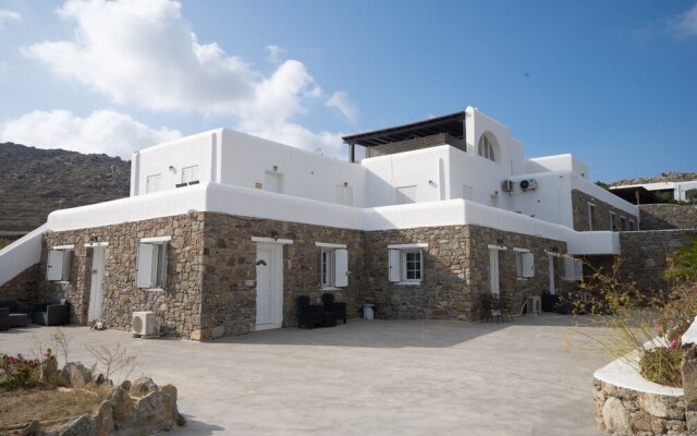 Island Dreaming Opal 2 Bd w shared pool