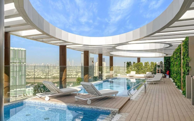 Luxurious Stay in JVC With Rooftop Pool Gym