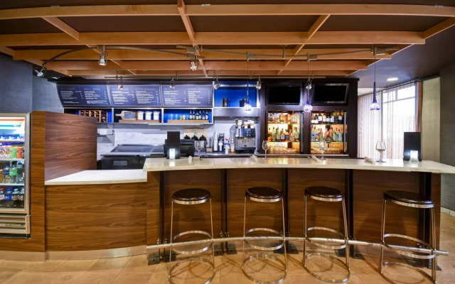 Courtyard by Marriott Louisville Airport