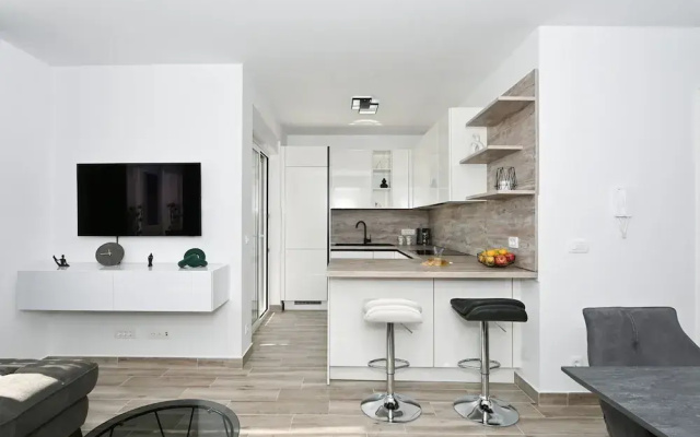 Stylish Kaštela Apartment With Modern Amenities and Free Parking