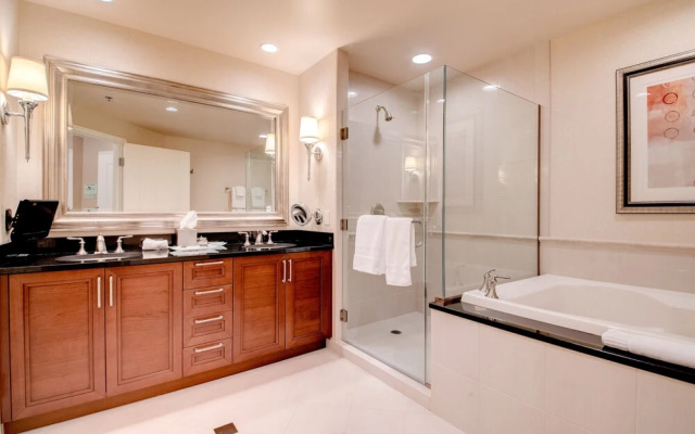 StripViewSuites Two Bedroom at Signature