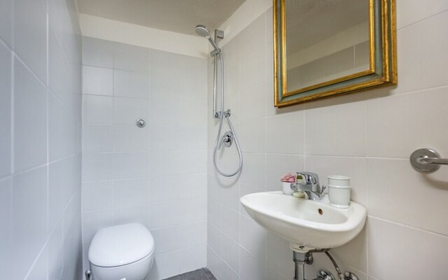 Arno Apartment B by Mmega