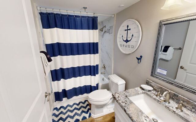 Inlet Reef 605 2 Bedroom Condo by RedAwning