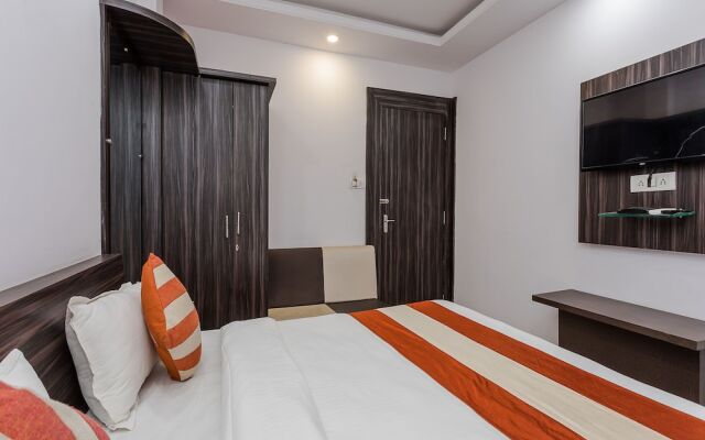 OYO 14447 Bharat regency
