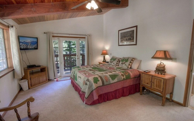 Bear Country 4 Bedroom Home by RedAwning