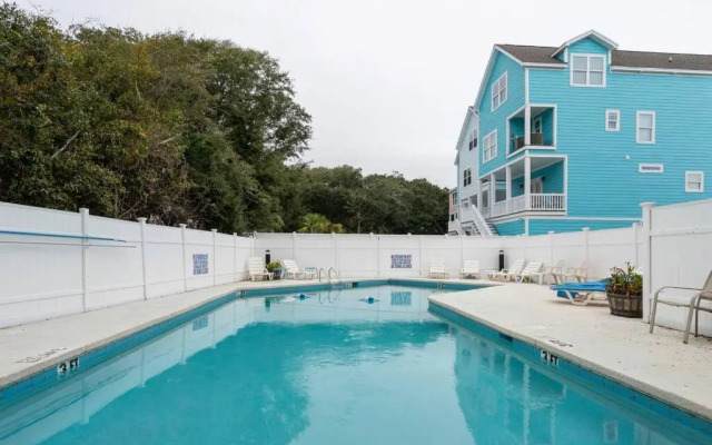Beautiful Blue Ocean Condo