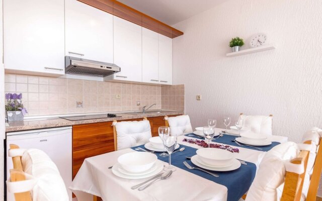 Adorable Apartment With Terrace, Hot Tub & Sea View