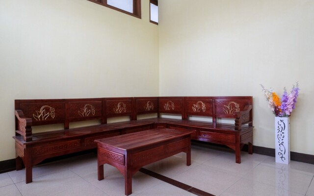 RedDoorz near Tirtonadi Park Solo