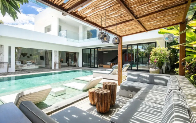 Niko 2 R New Villa Close to Finns Beach Club