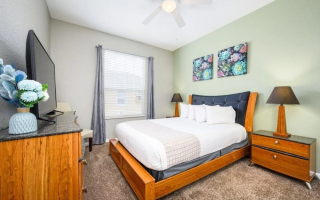 Beautiful Deluxe Condo, Vista Cay - 3024